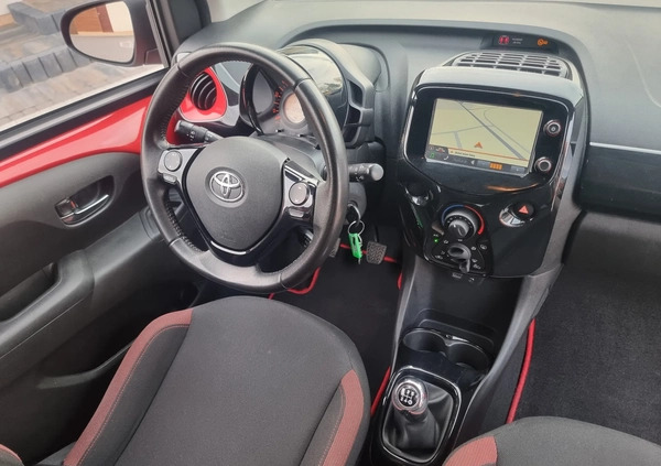 Toyota Aygo cena 33900 przebieg: 125960, rok produkcji 2017 z Przasnysz małe 379